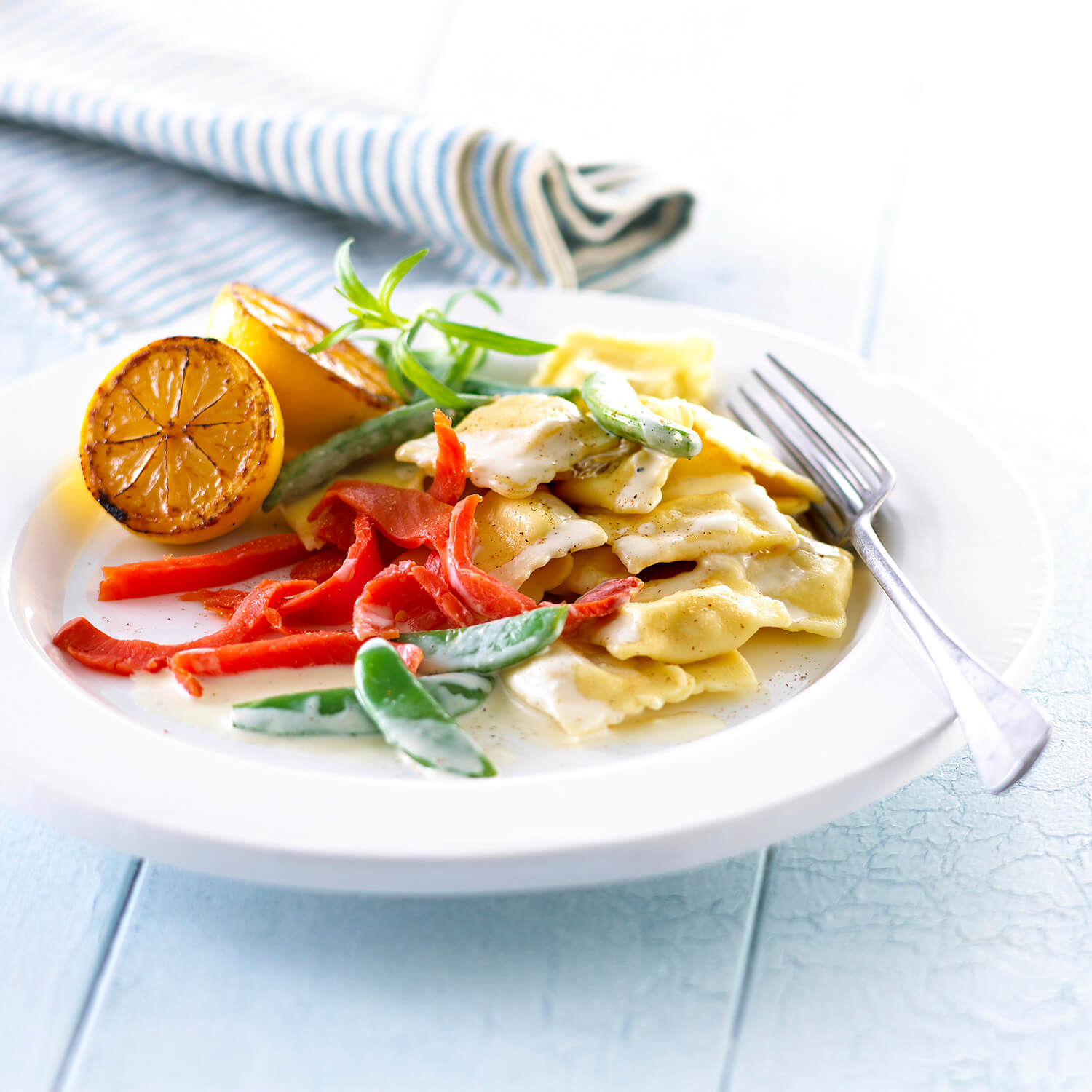 Pasta med citron, røget laks og sauce - lækker opskrift