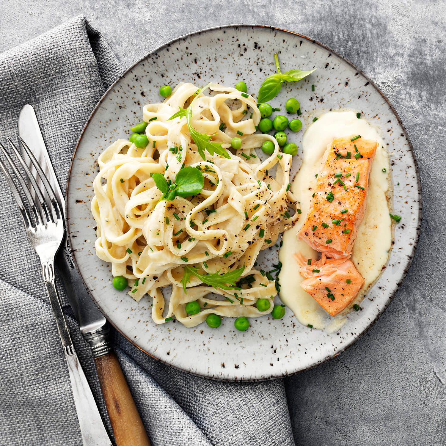 Grøntsagspasta opskrift - broccoliaertebaand med med svampefloedesauce og bacon