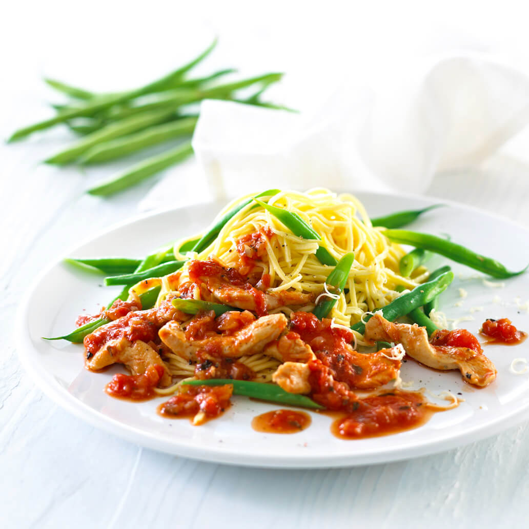 Spaghetti med kylling i tomatsovs