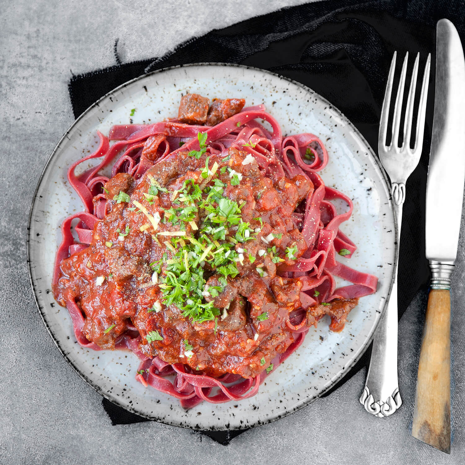 Boeuf bourguignon med rodfrugtsbånd og gremolata